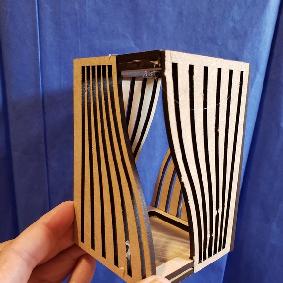 Custom wooden  wave style pencil holder - Picture 2 of 3